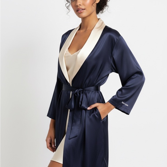Jones New York Other - Jones New York Vintage Navy Blue & Cream Satin Robe (Size S)